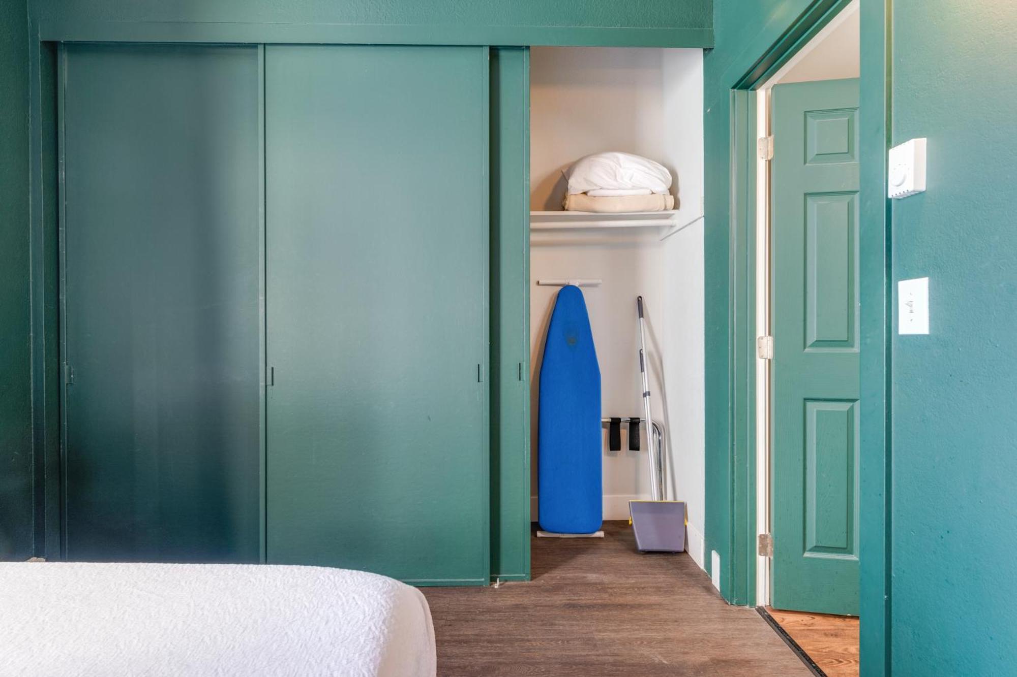 Oxford Apartment By At Mine Hospitality Seattle Exterior foto